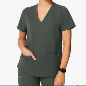 Figs Casma Three Pocket Top in M